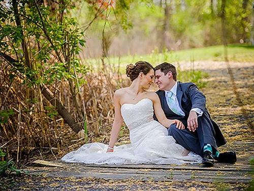 sample of wedding photography on the nature trail at The Century House hotel and restaurant in Latham, New York